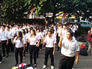 Saat menampilkan yel-yel